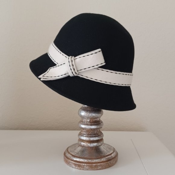 White House Black Market Accessories - LIKE NEW!  White House Black Market Soft Felted Wool Black Cloche Hat